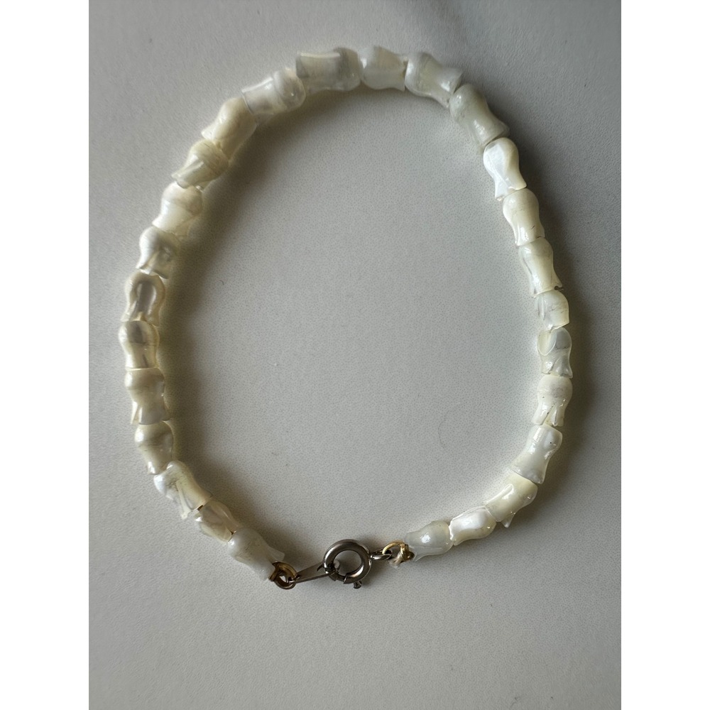 Vintage Mother of Pearl Carved Tulip Bead Bracelet Iridescent Shell 7 Inch